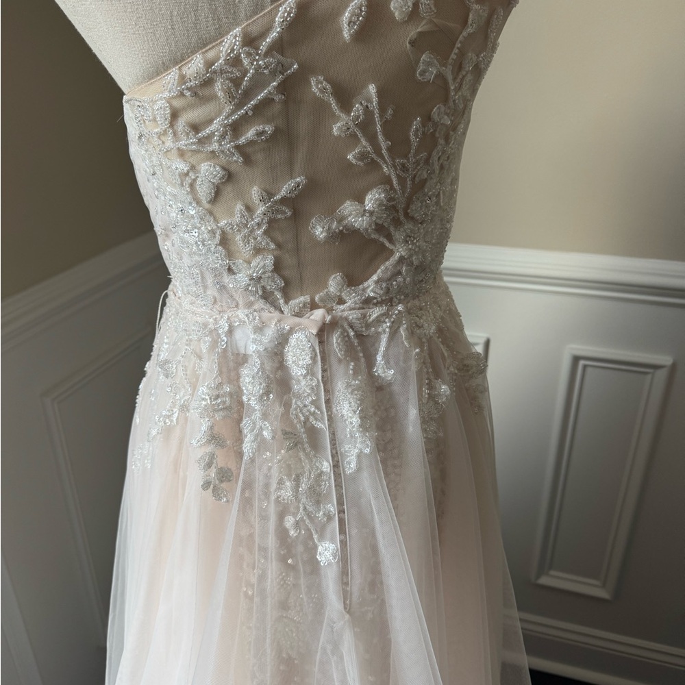 Elegant Ivory Lace Appliqué Wedding Dress TWO PIECE REMOVABLE SKIRT